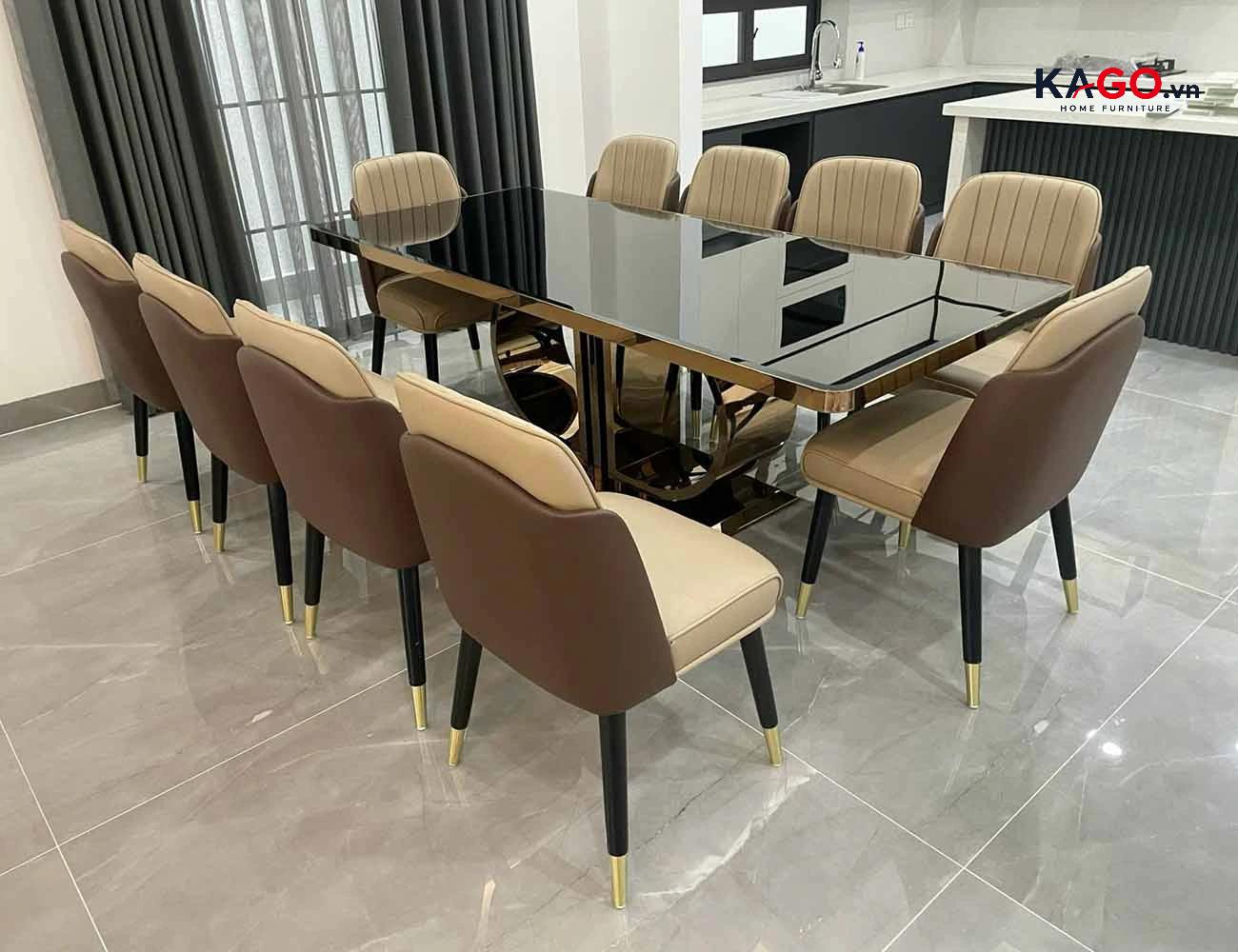 Bộ bàn ăn nhập khẩu với mặt kính đen hiện đại