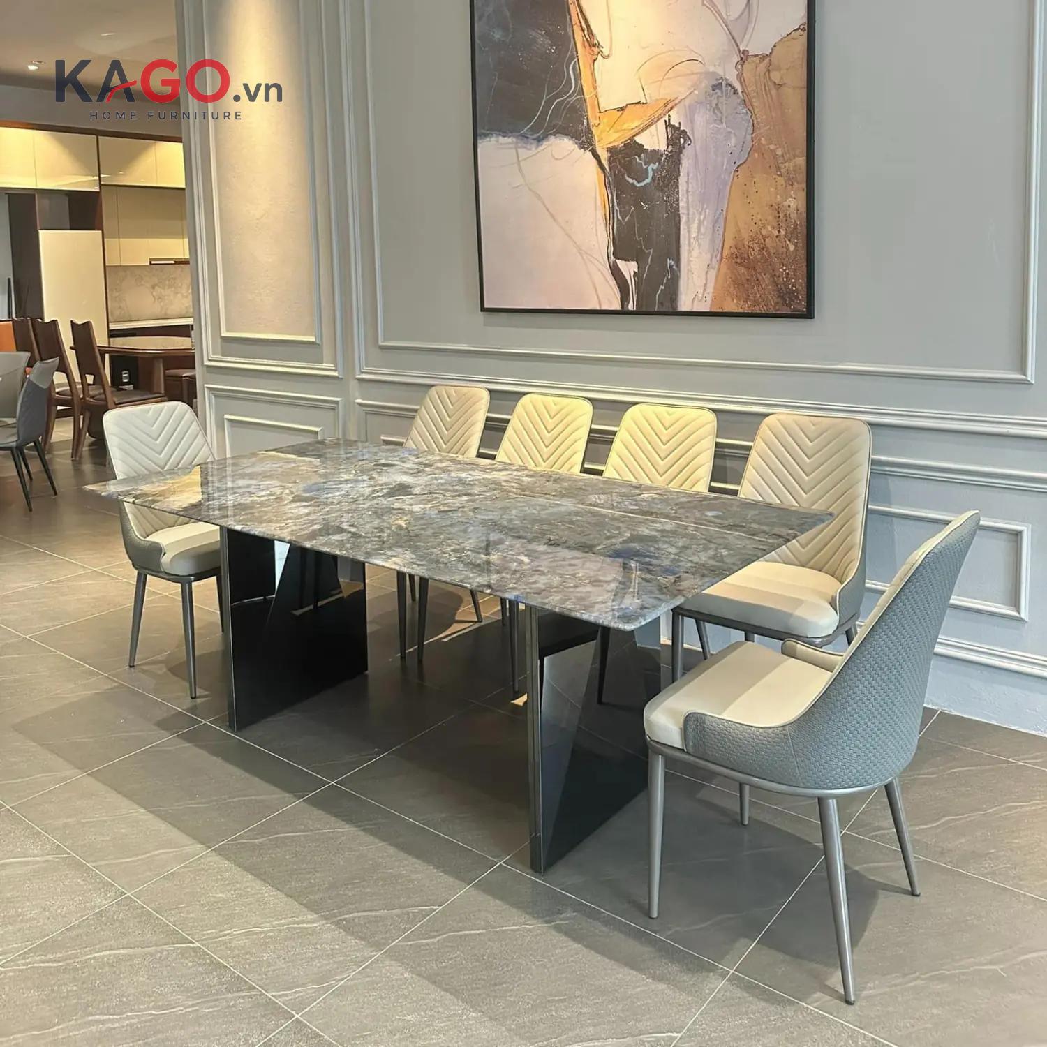 Đá vi tinh thể xám vân mây mang vẻ đẹp hiện đại, tinh tế và dễ phối với nhiều gam màu nội thất khác nhau