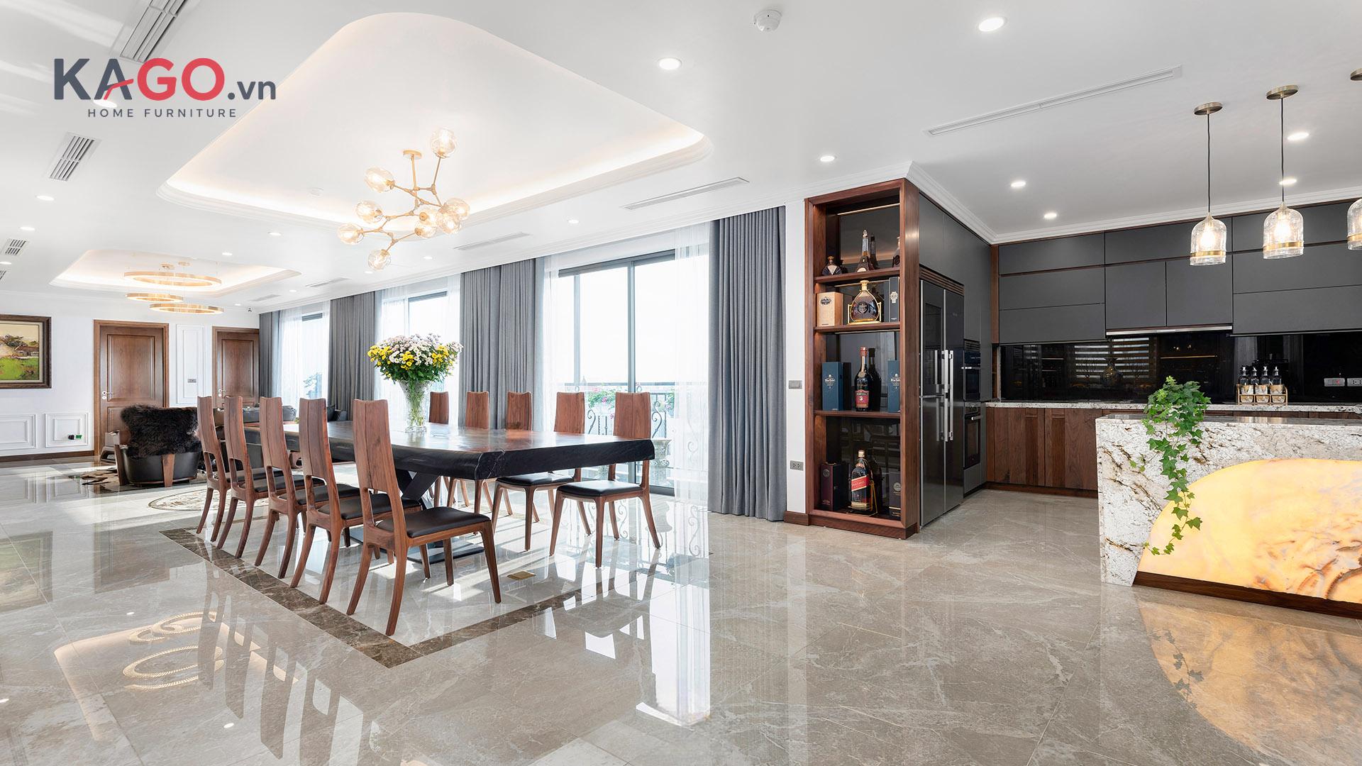 Không gian trên 20m2 có thể bố trí bếp chữ L, chữ U, đảo bếp và bàn ăn lớn, kết hợp cây xanh, đèn hoặc tủ rượu để tăng tính thẩm mỹ và tiện nghi