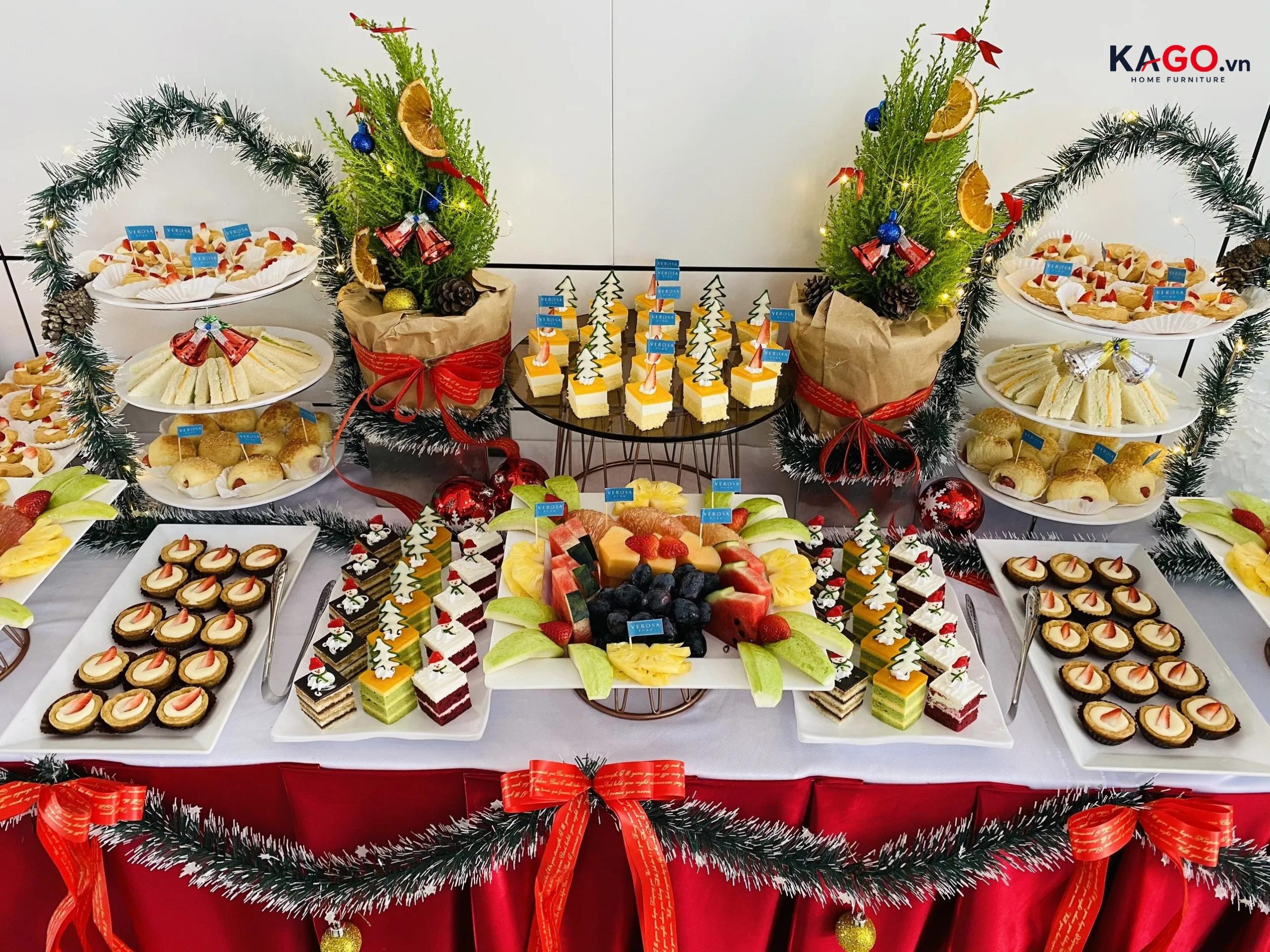 Trang trí bàn tiệc Noel ngoài trời