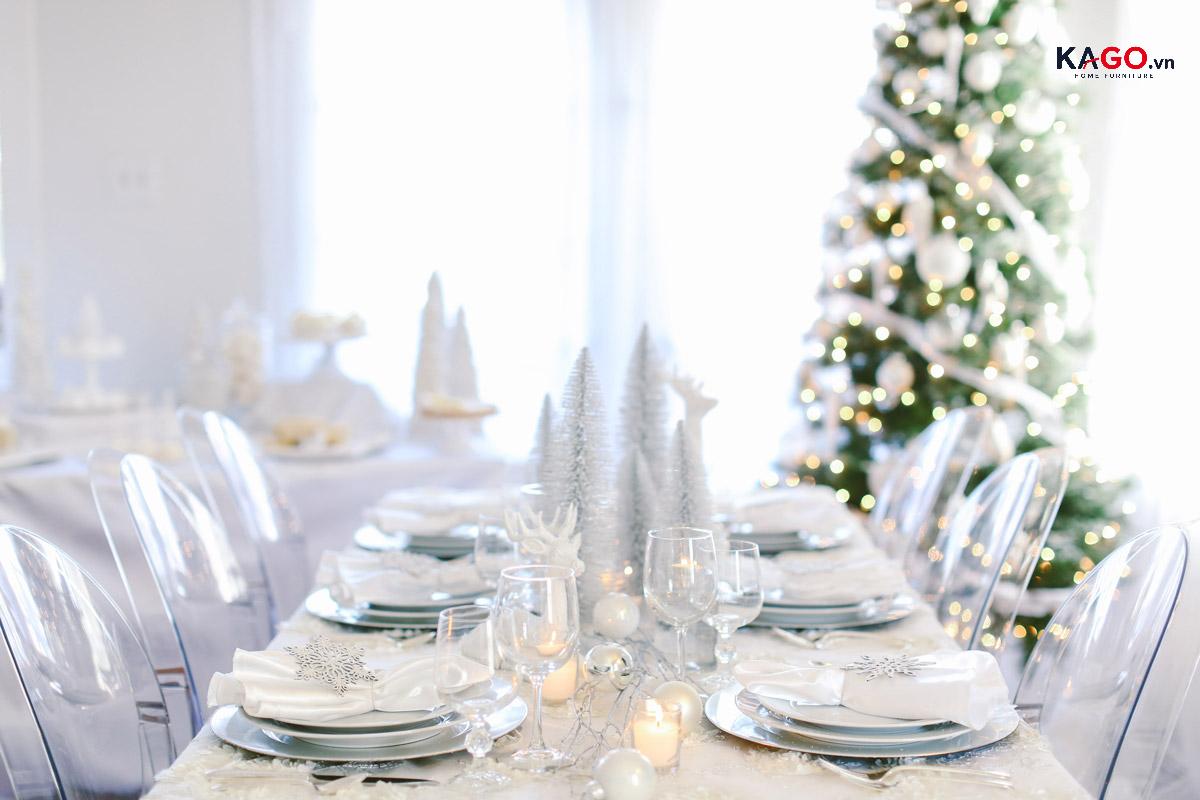 Tránh lạm dụng quá nhiều màu sắc khi trang trí bàn tiệc noel
