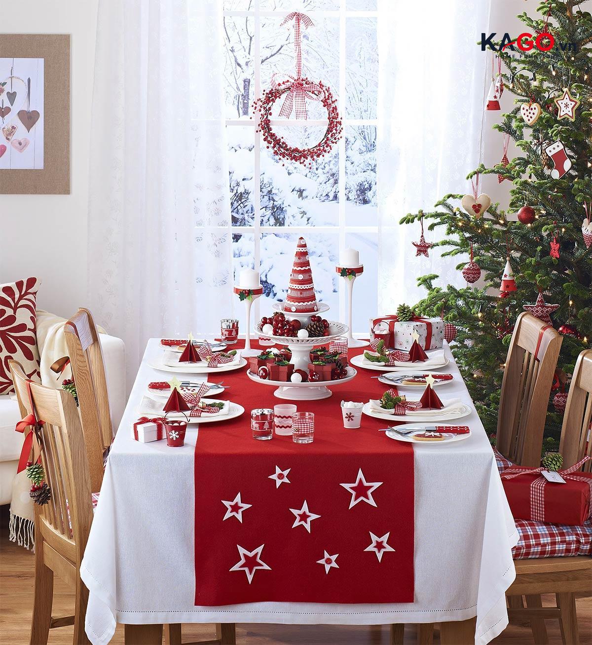 Mẫu trang trí bàn tiệc Noel chủ đề thiên nhiên mùa đông